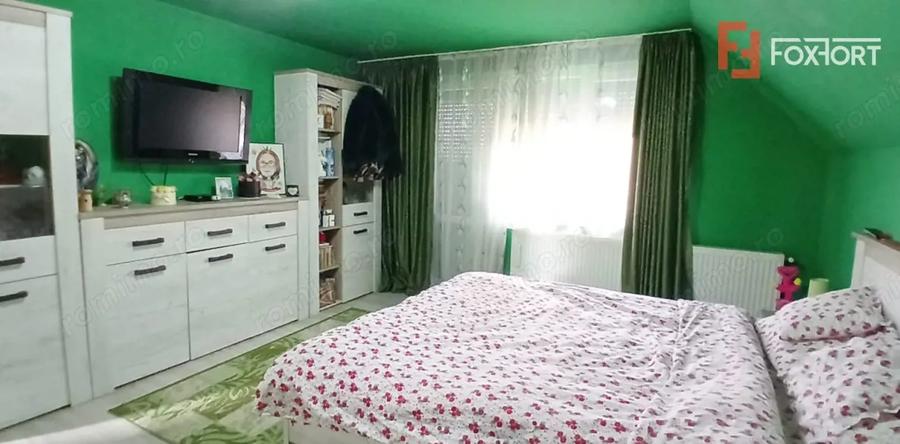 Casă cu 5 camere cu Teren 845 Mp în Sânmihaiu Român