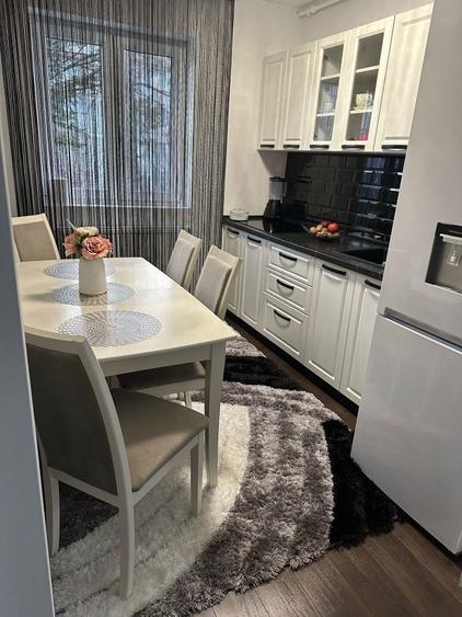 Vand Apartament 3 camere etaj 2 Renovat - 2