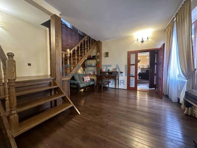 Casa, singur in curte, cu acces auto, ultracentral, Oradea, comision 0% - 8