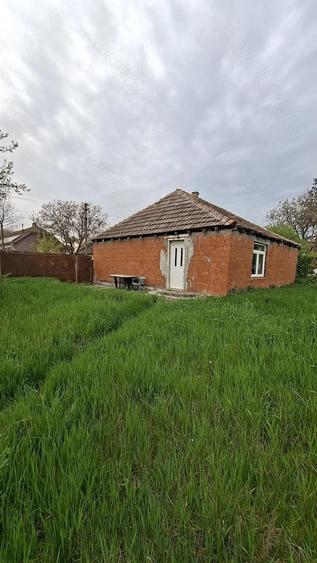 Casa de vanzare in rosu - 5