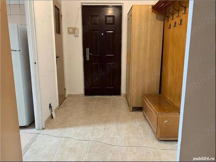 Inchiriez jumatate apartament 3 camere - 4