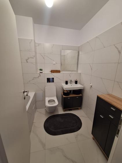 Apartament cu 2 camere decomandat în Tractorul