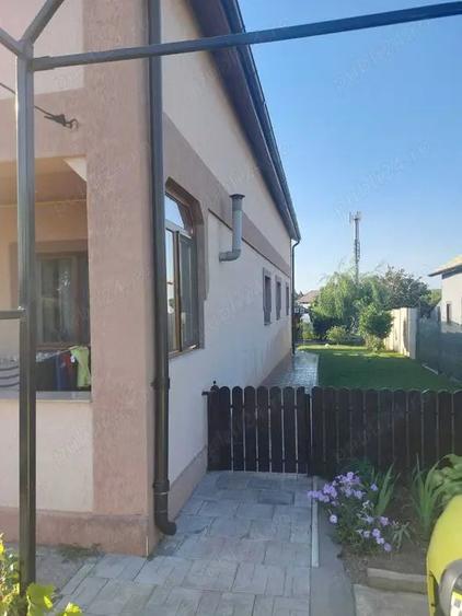 Vand casa in Caracal Str.Targul Nou, 120 mp construc?ie (2 camere , living + dressing)+foisor - 5