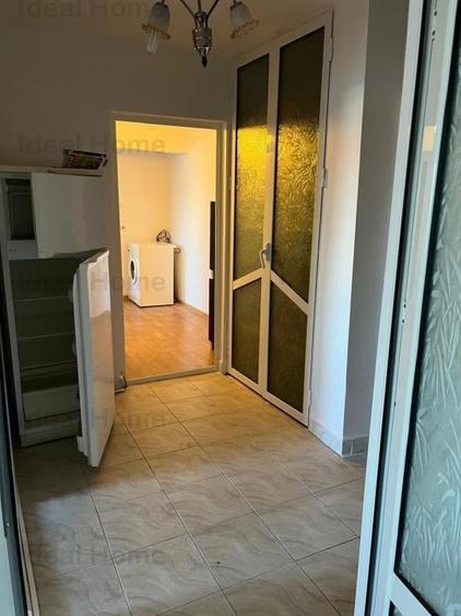 Husi. Centru. 3 camere. Etaj 3 din 4 - 5