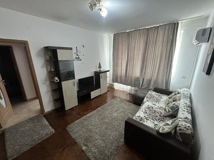 Apartament cu 2 camere decomandat în Frații Golești