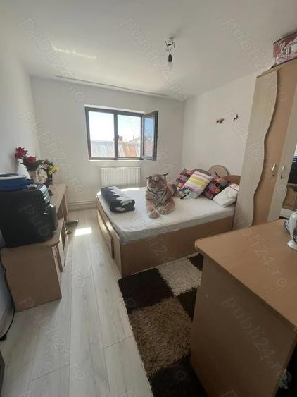 COMISION 0 Casa P+1 2 intrari 7 camere 4 bai teren total 861 mp Poroinica - 3