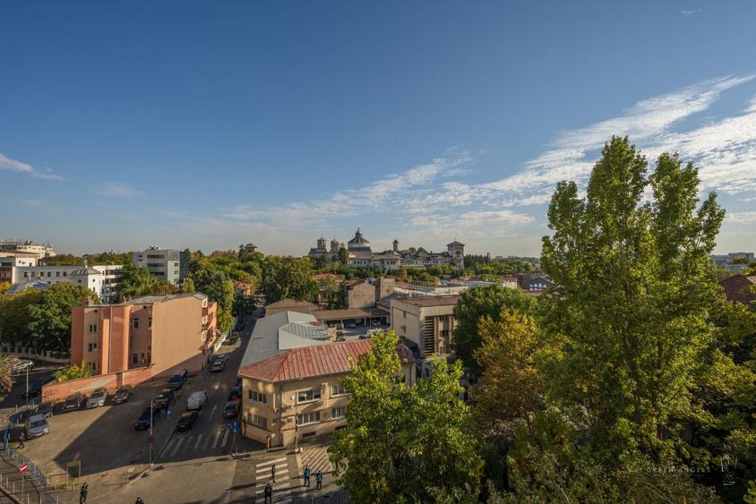 Apartament cu 4 camere decomandat în Unirii