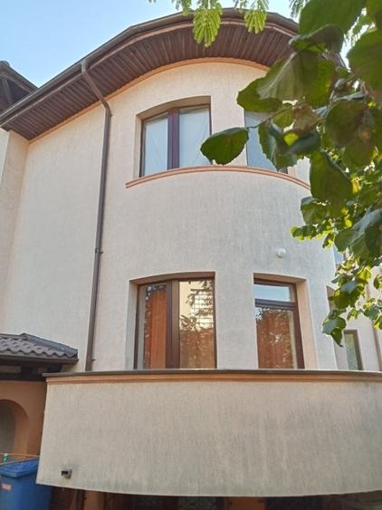 Se vinde impresionanta vila cu 10 camere plus teren in centru Ploiești - 4