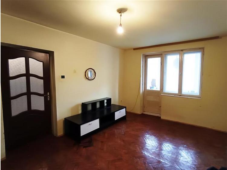 Apartament 3 cam. et. 2 in Moldova Nouă - 3
