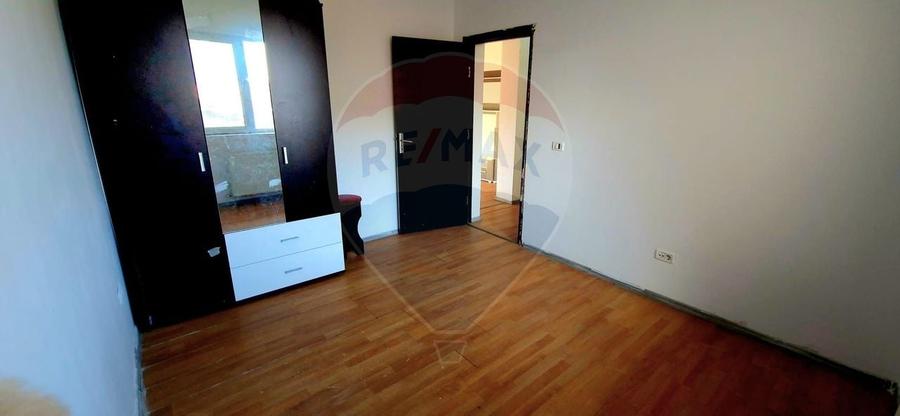 Apartament cu 3 camere, curte și loc de parcare zona Alfa - 6