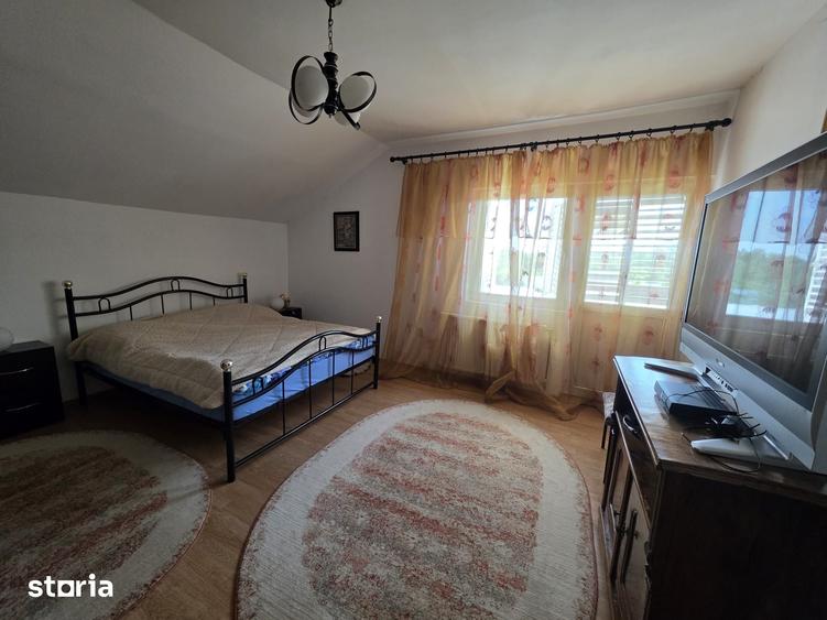 Casă cu 5 camere cu Teren 932 Mp în Giroc