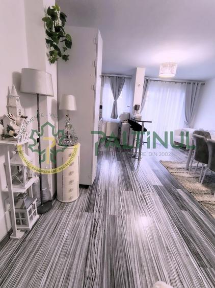 Apartament cu 3 camere decomandat, mobilat în Central