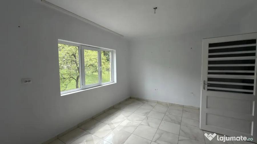Casă cu 3 camere cu Teren 2200 Mp în Central