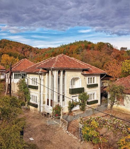 Casă cu 4 camere în Exterior Vest
