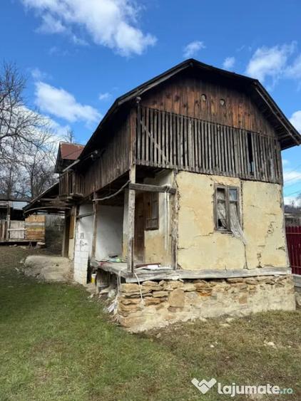 Casă cu 2 camere cu Teren 604 Mp în Central