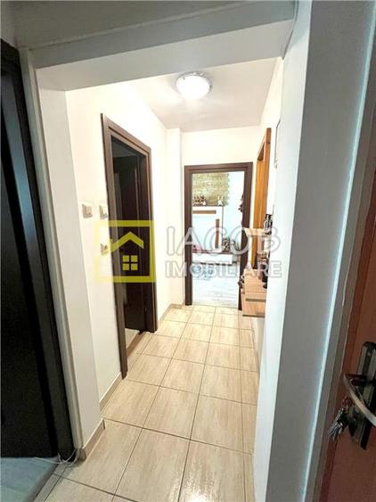 Apartament cu 3 camere semidecomandat în Milcov