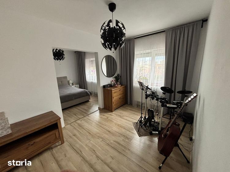 Apartament cu 5 camere decomandat în Central