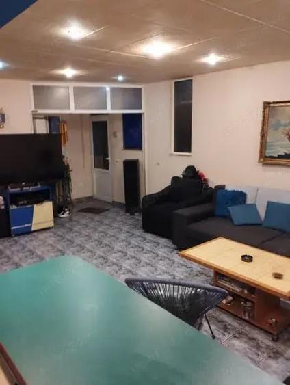 Casă cu 4 camere cu Teren 225 Mp în Splaiul Unirii