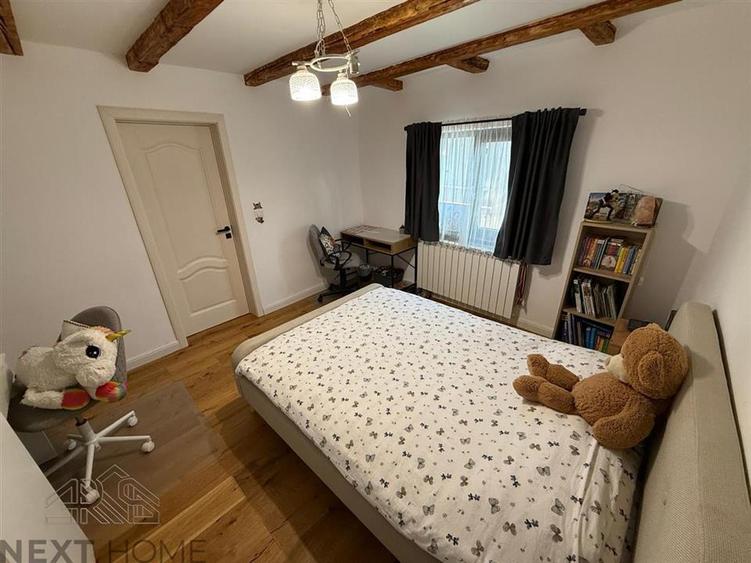Casă cu 4 camere cu Teren 2400 Mp în Păulești