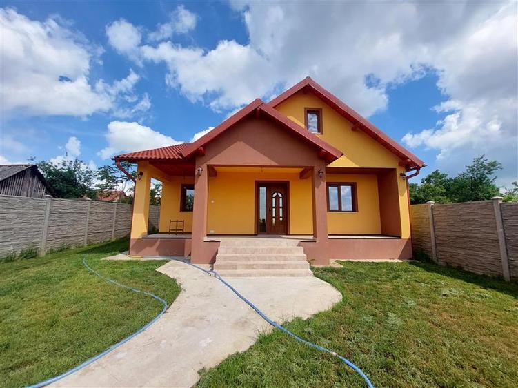 Casă individuală cu 4 camere cu Teren 660 Mp în Vinga