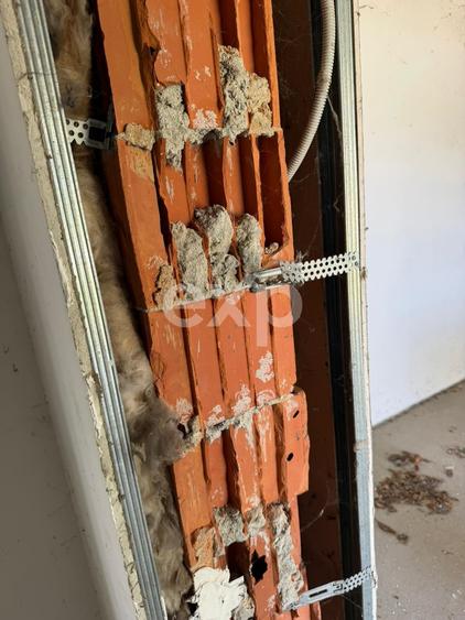 Casă individuală cu 6 camere cu Garaj în Butimanu