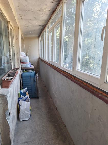 Apartament cu 3 camere semidecomandat în Giulești