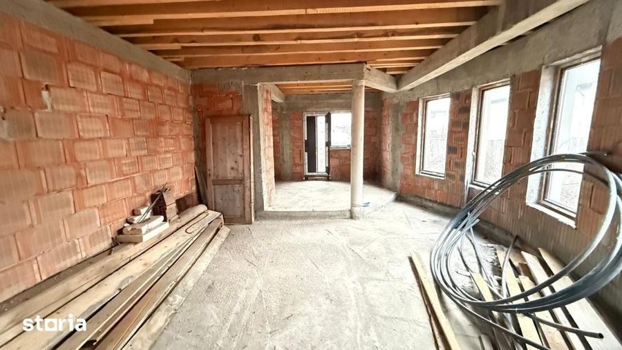 Casă cu 6 camere cu Teren 770 Mp în Câmpineanca