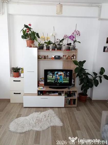 Apartament cu 2 camere decomandat în 1 Decembrie