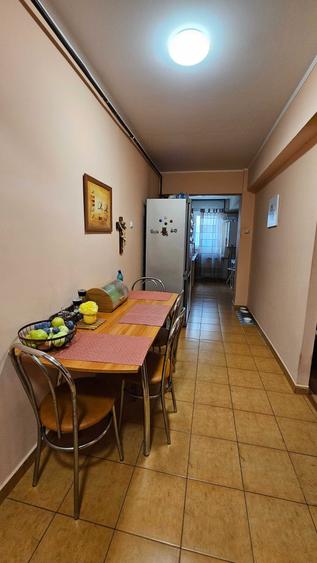Apartament cu 4 camere semidecomandat în Bolintin-Vale