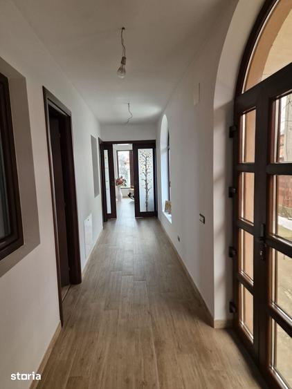 Casă cu 3 camere cu Teren 2722 Mp în Vidra