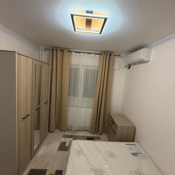 Apartament cu 3 camere semidecomandat în Berceni