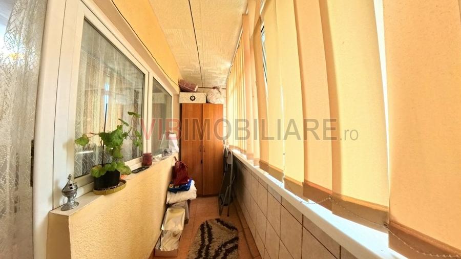 Apartament cu 3 camere decomandat în Central