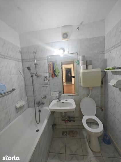 Apartament cu 3 camere semidecomandat în Drumul Taberei