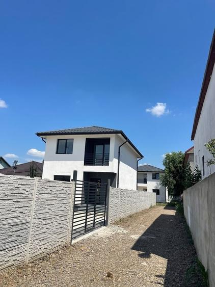Casă individuală cu 3 camere cu Canalizare în Glina