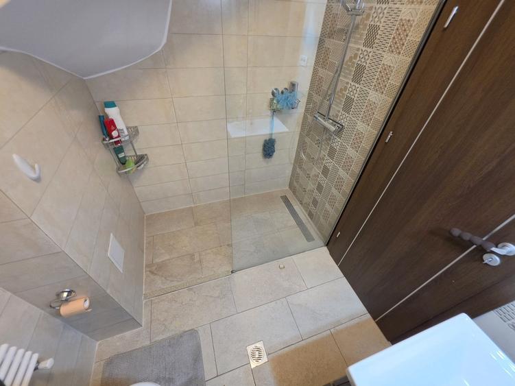 Casă individuală cu 4 camere cu Garaj în Lacul Morii
