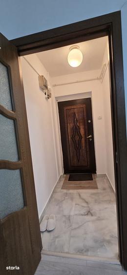 Apartament cu 2 camere semidecomandat, mobilat în Aleea Trandafirilor