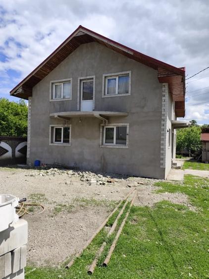 Casă individuală cu 5 camere cu Canalizare în Balș