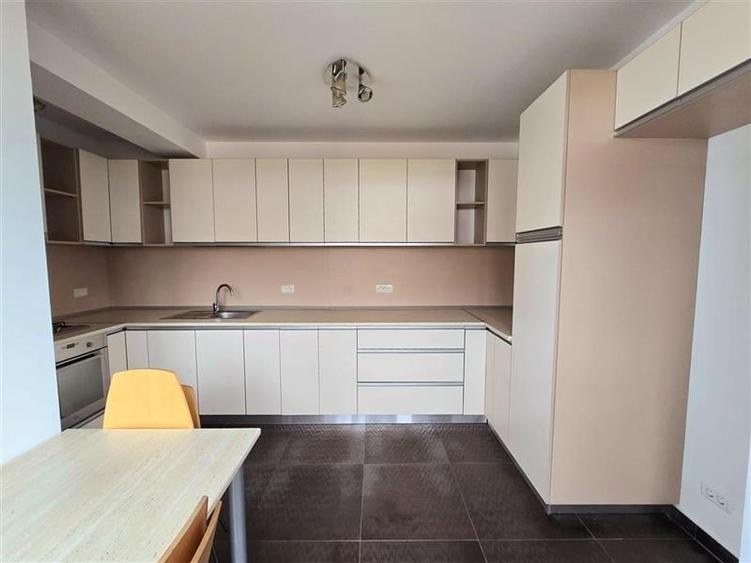 Apartament cu 3 camere decomandat în Bucureștii Noi