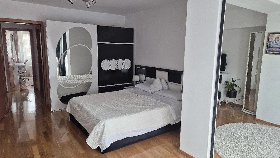 Apartament cu 4 camere decomandat în 22 Decembrie