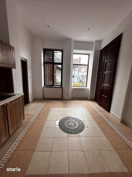 Casă cu 4 camere cu Teren 122 Mp în Central