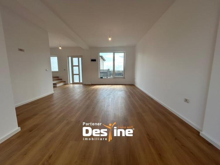 Casa tip DUPLEX - Loc de parcare si terasa  Toate utilitatile - Drum asfaltat - 2