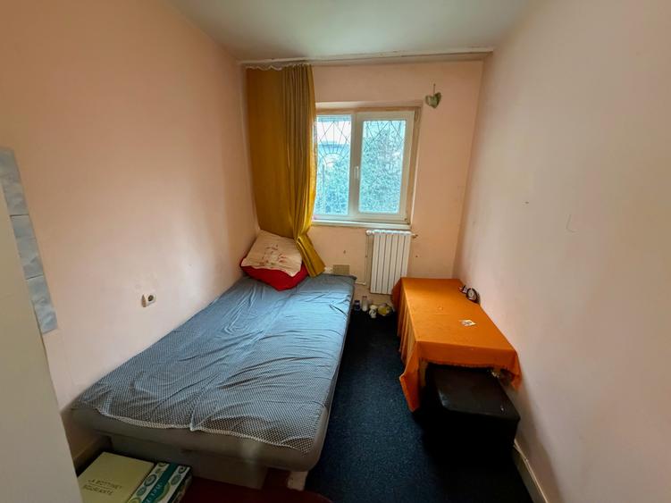 Garsoniera cu baie,zona Vest - 1