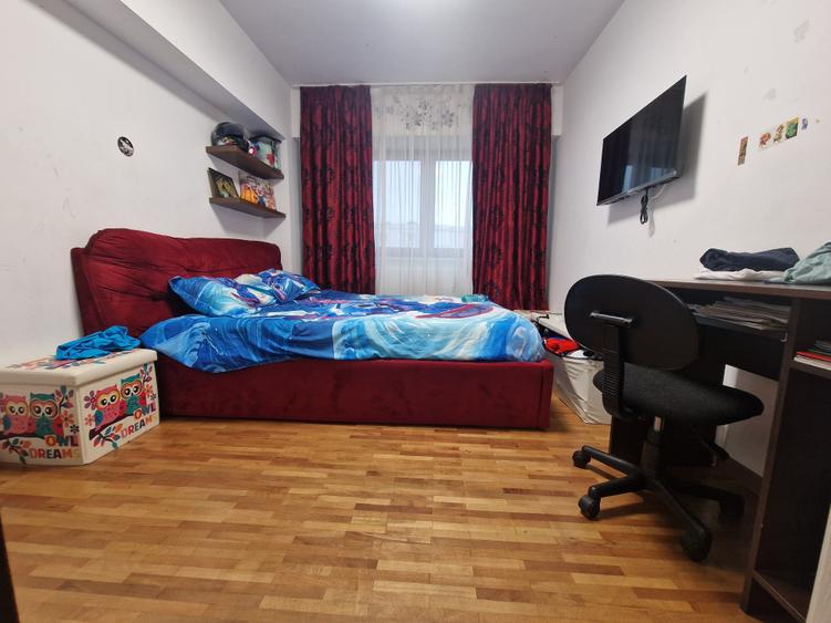 Navodari (Sud)- 3 camere decomandate, mobilat-utilat, etaj 3/4 - 20