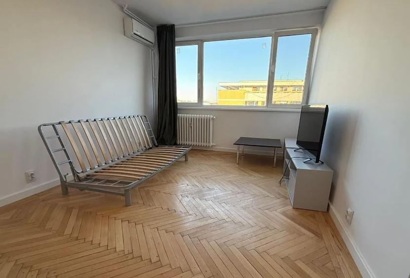 Apartament cu 3 camere semidecomandat în Iancului