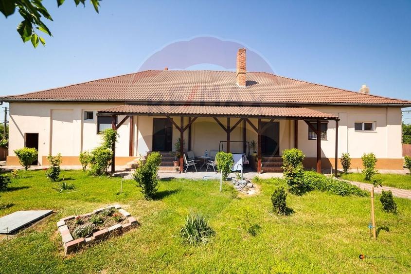 Casa cu 3 apartamente, piscina si 1000 mp teren, vanzare/schimb Turnu - 1