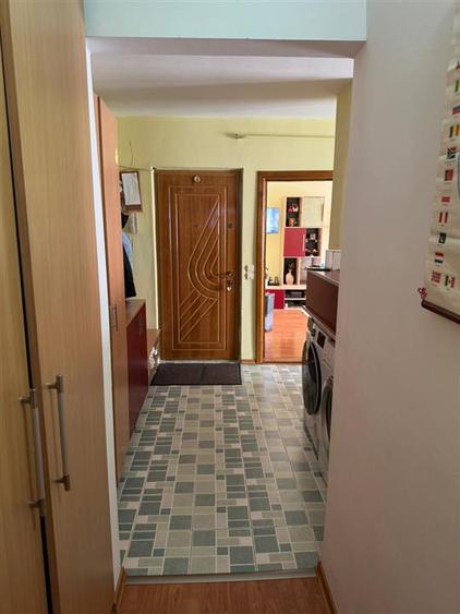 Apartament cu 3 camere - 71 m.p.- Nicolina 2, geam la baie - 10