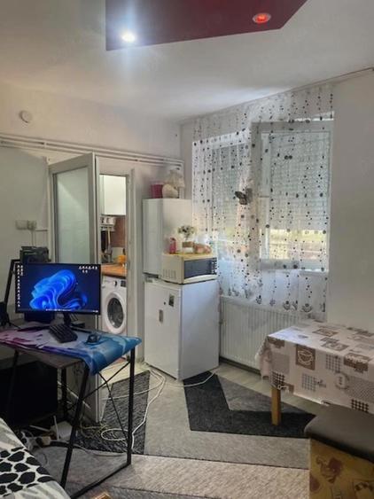 Vand garsoniera , str.Cernei nr.40 B , parter , langa liceul A.Vlaicu - 6