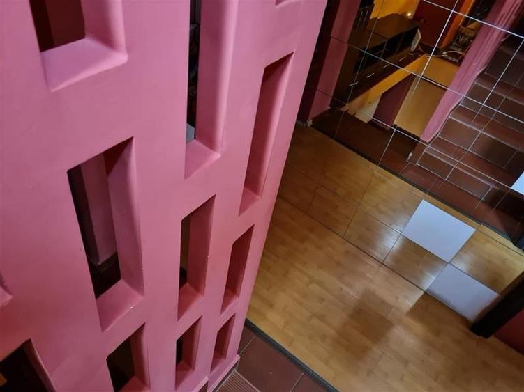 Proprietate cu terase, in ambientul Centrului Istoric .- . Piata Sfatului, Braso - 5