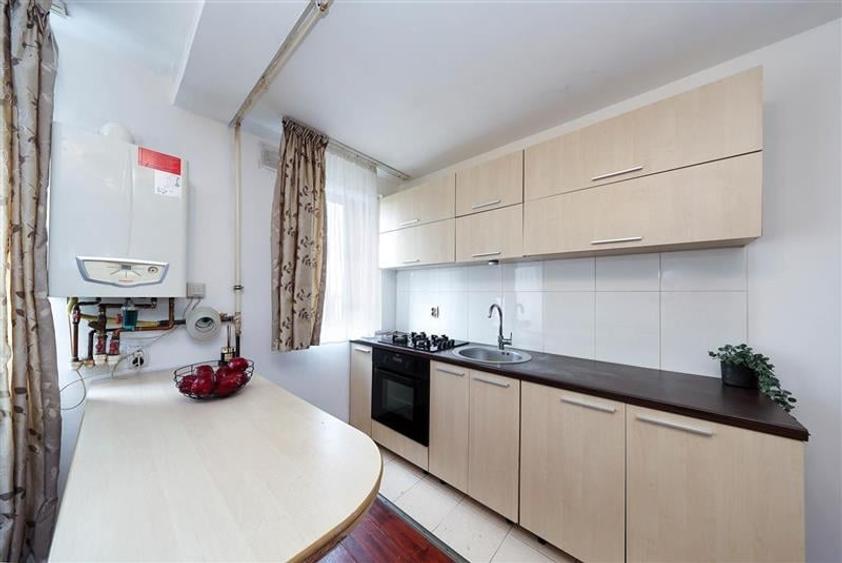 Vanzare apartament 2 camere, central , cu scara interioara
Comosion 0 % - 5