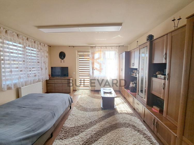 Comision 0! Casa 206 mp utili + pod 60 mp, 4 parcari, 304 mp teren - 9